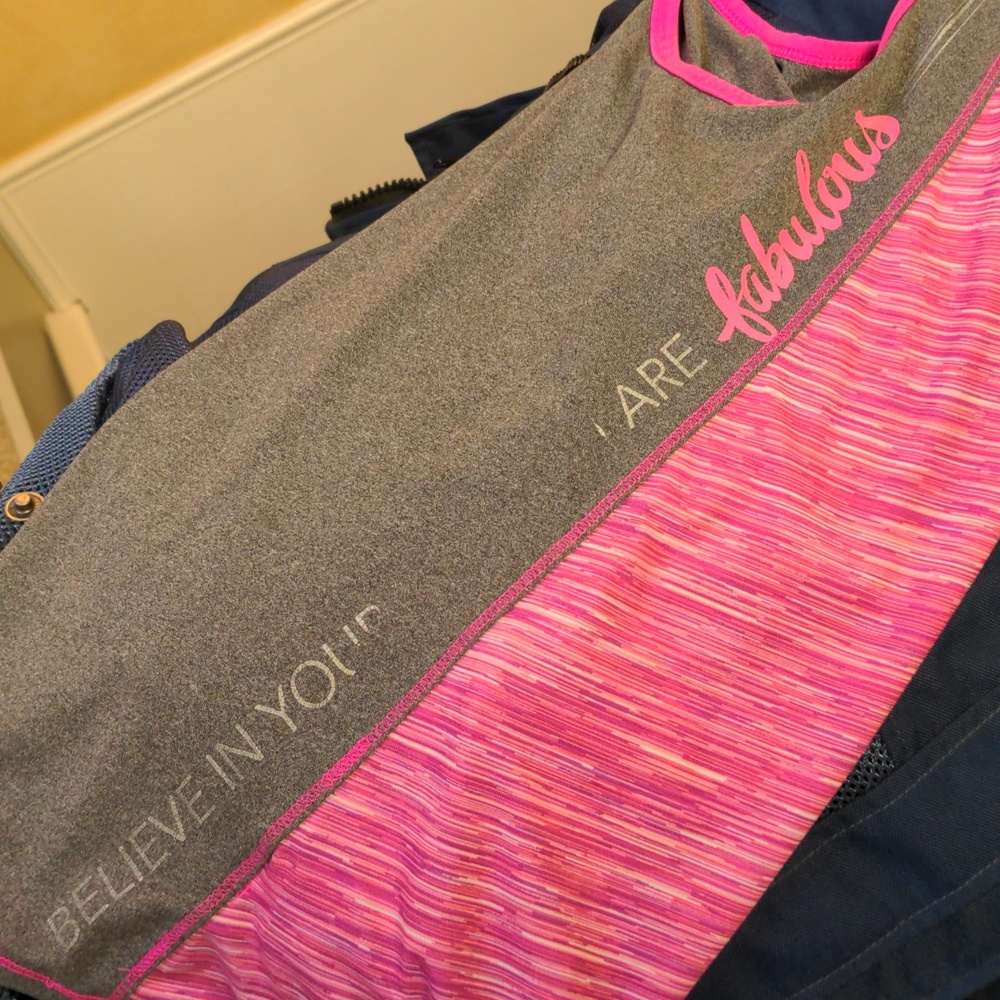 SO pink & gray Workout Top - 14 - Picture 5 of 5